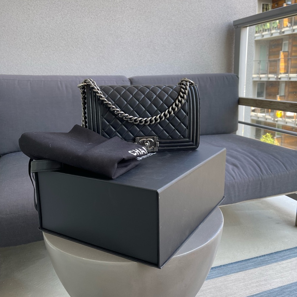 CHANEL Black Quilted Shoulder Bag with Chain Strap